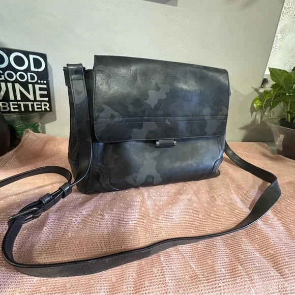Frye Charlie Shoulder Bag real leather in Camo (black) - Picture 11 of 11